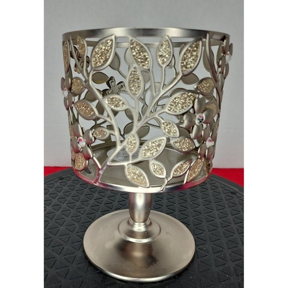 Bath‎ & Body Works Dogwood Flower & Gems Pedestal 3 Wick Candle Holder - Picture 7 of 10